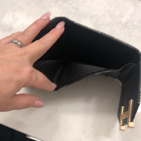 Halston compact wallet in beautiful box - Picture 7 of 8